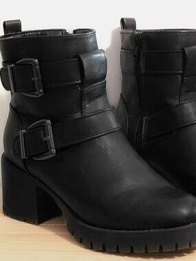 Platform Ankle Boots w/ Lug Sole Heel & Buckle alt/goth/biker Womens sz 6